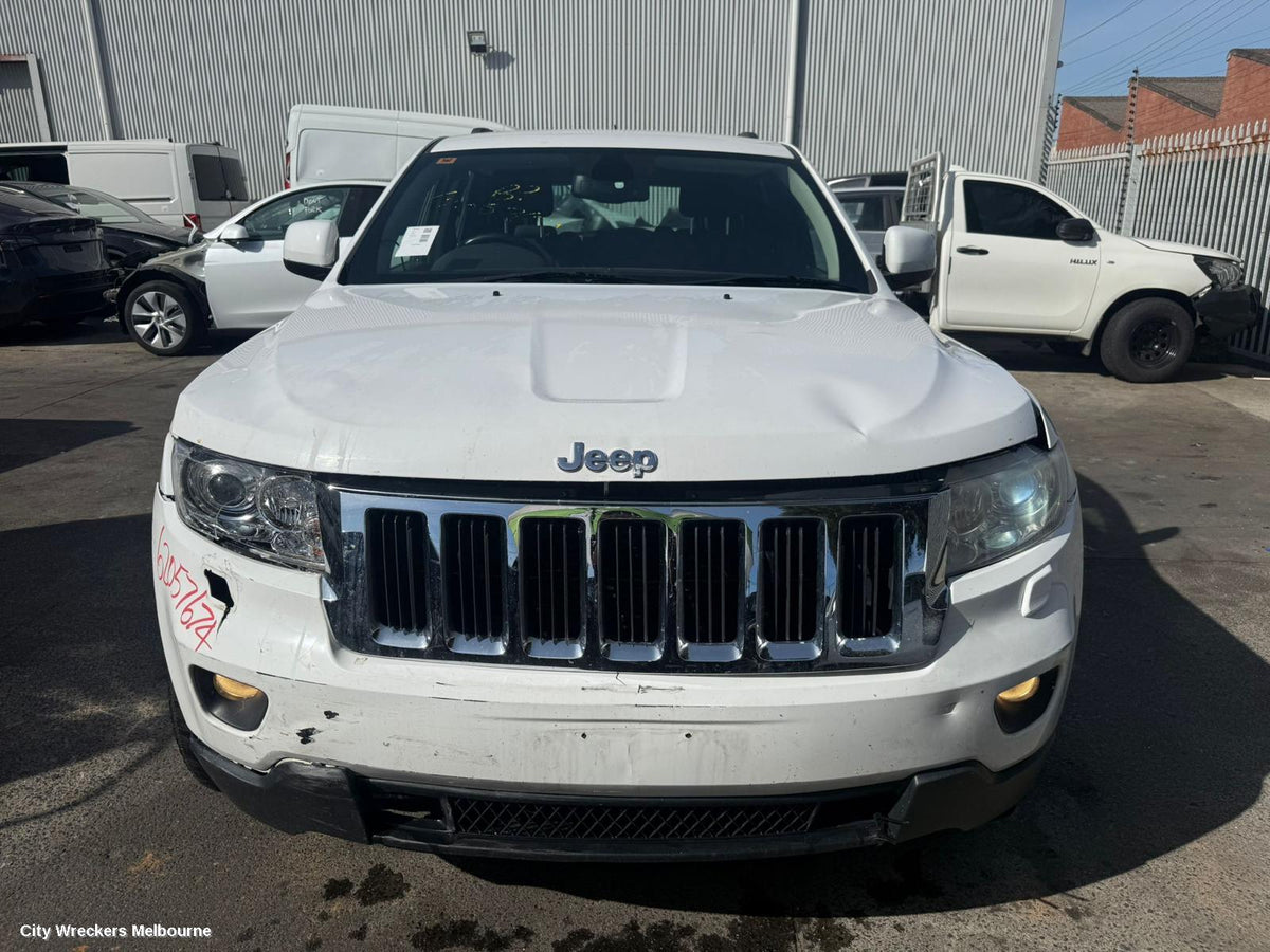 JEEP GRANDCHEROKEE RIGHT FRONT HUB ASSEMBLY, WK, 2WD/4WD, NON SRT8/SRT, 10/2010 - 09/2016 - Image 1