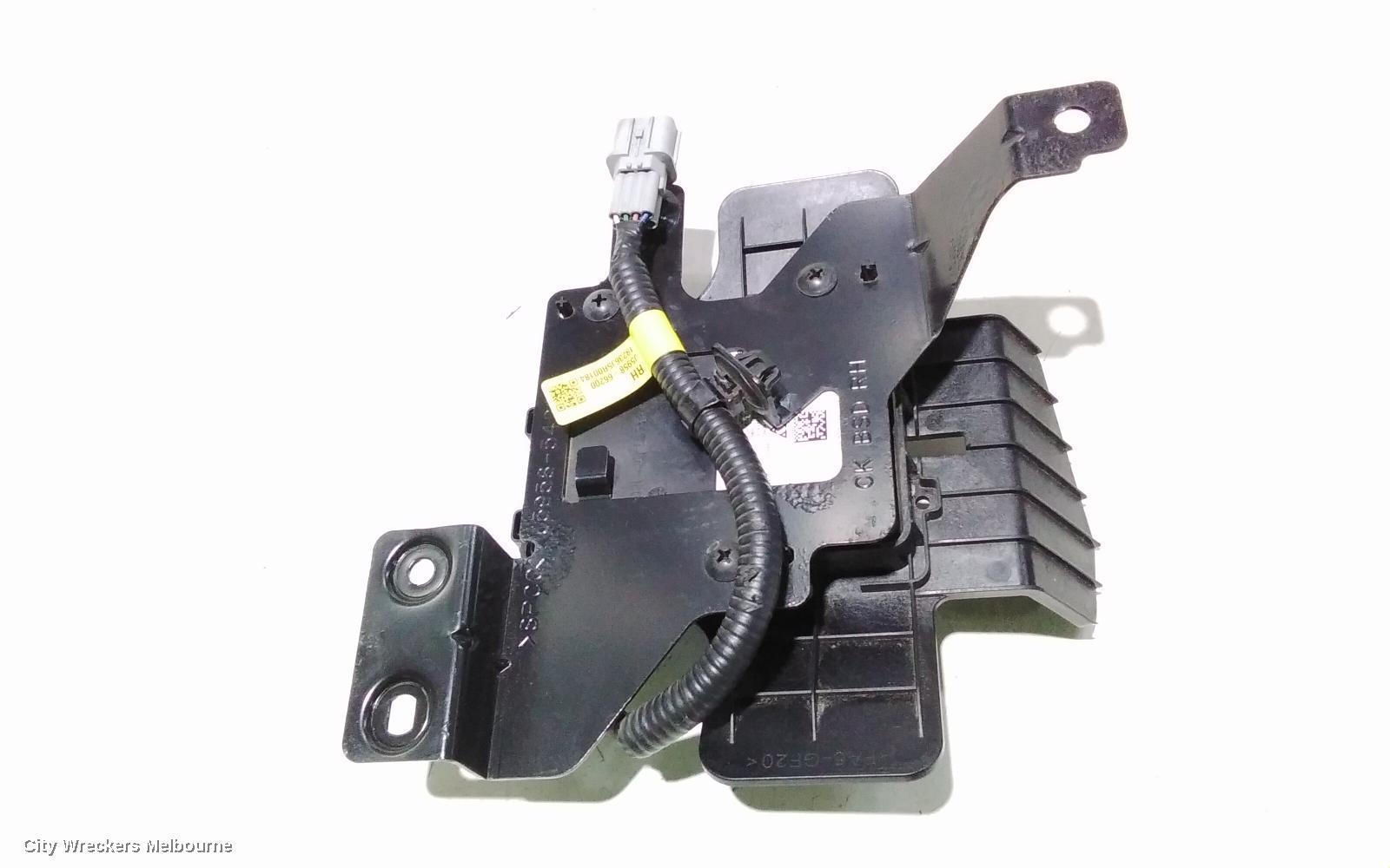 KIA STINGER, MISC SWITCH, CK, 06/2017 - 04/2023, RIGHT BLIND SPOT MODULE  P/N 95821-J5001: 107894 - Image 2