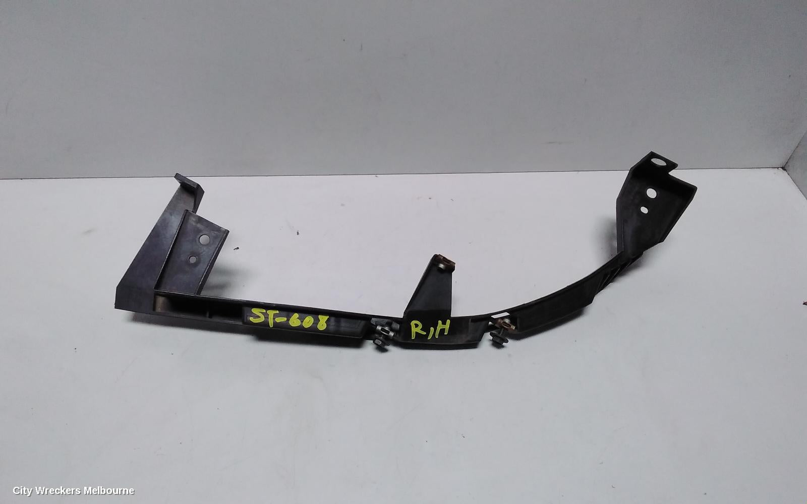 SUBARU IMPREZA, G3, 08/2007 - 11/2011, RH HEAD LIGHT BRAKET: 69074 - Image 1