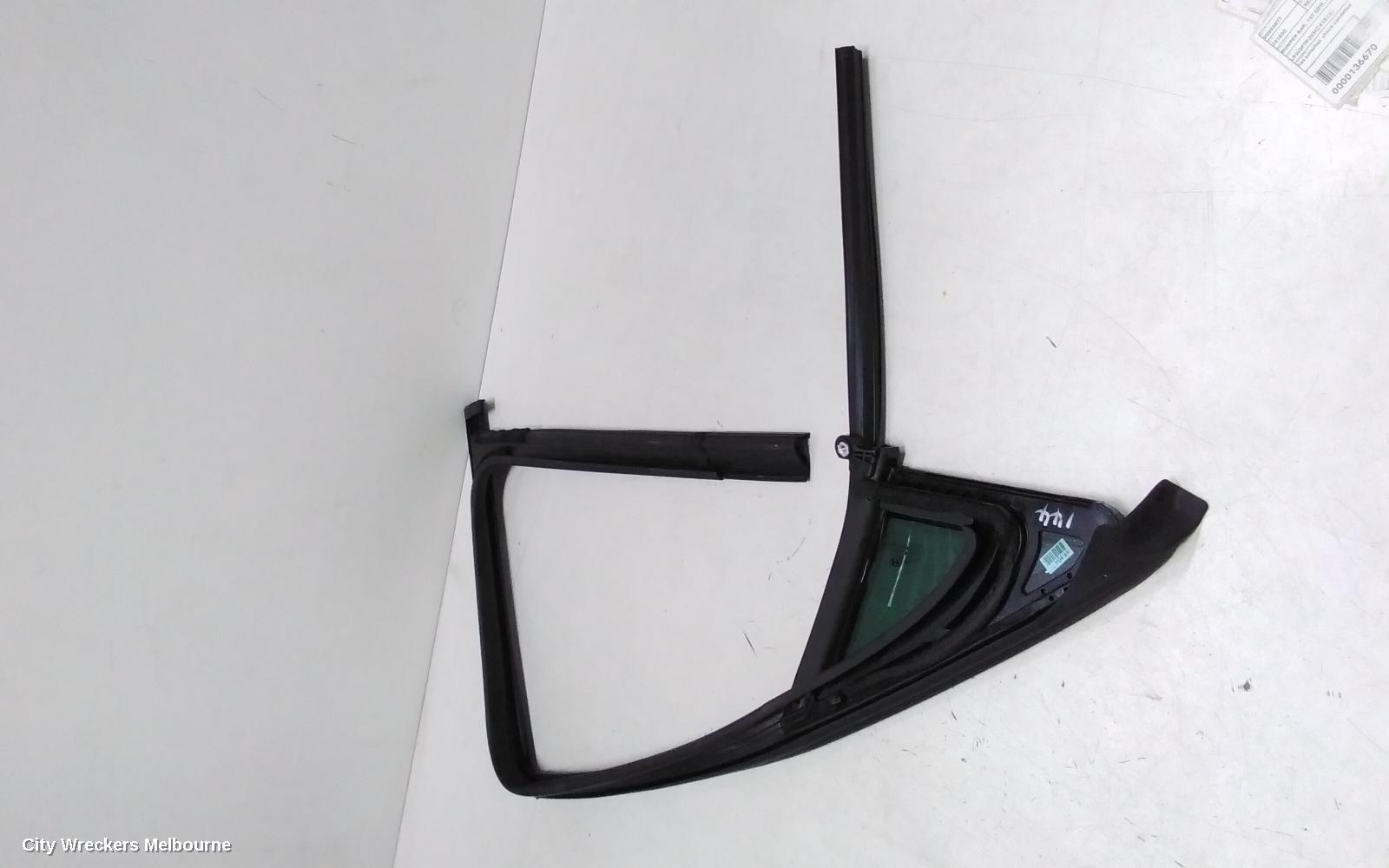 HYUNDAI SANTA FE RIGHT FRONT 1/4 DOOR GLASS, MX5, 11/2023 ONWARDS - Image 1