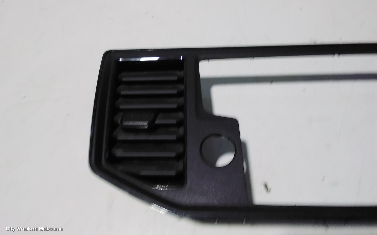 VOLKSWAGEN CRAFTER, SY1, 08/2017 ONWARDS, FASCIA /  OR CENTER AIR VENT : 90999 - Image 3