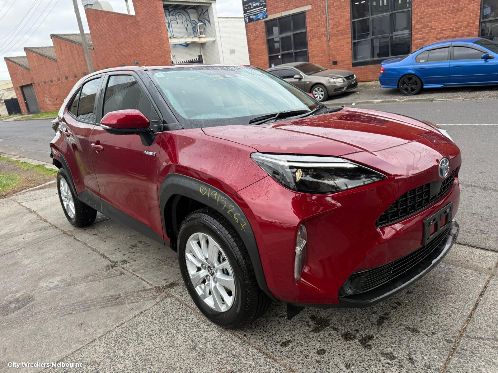 TOYOTA YARIS CROSS RIGHT DOOR MIRROR, XP210, NON BLIND SPOT, NON CAMERA TYPE, COLOUR CODED, 06/2020 ONWARDS - Image 1