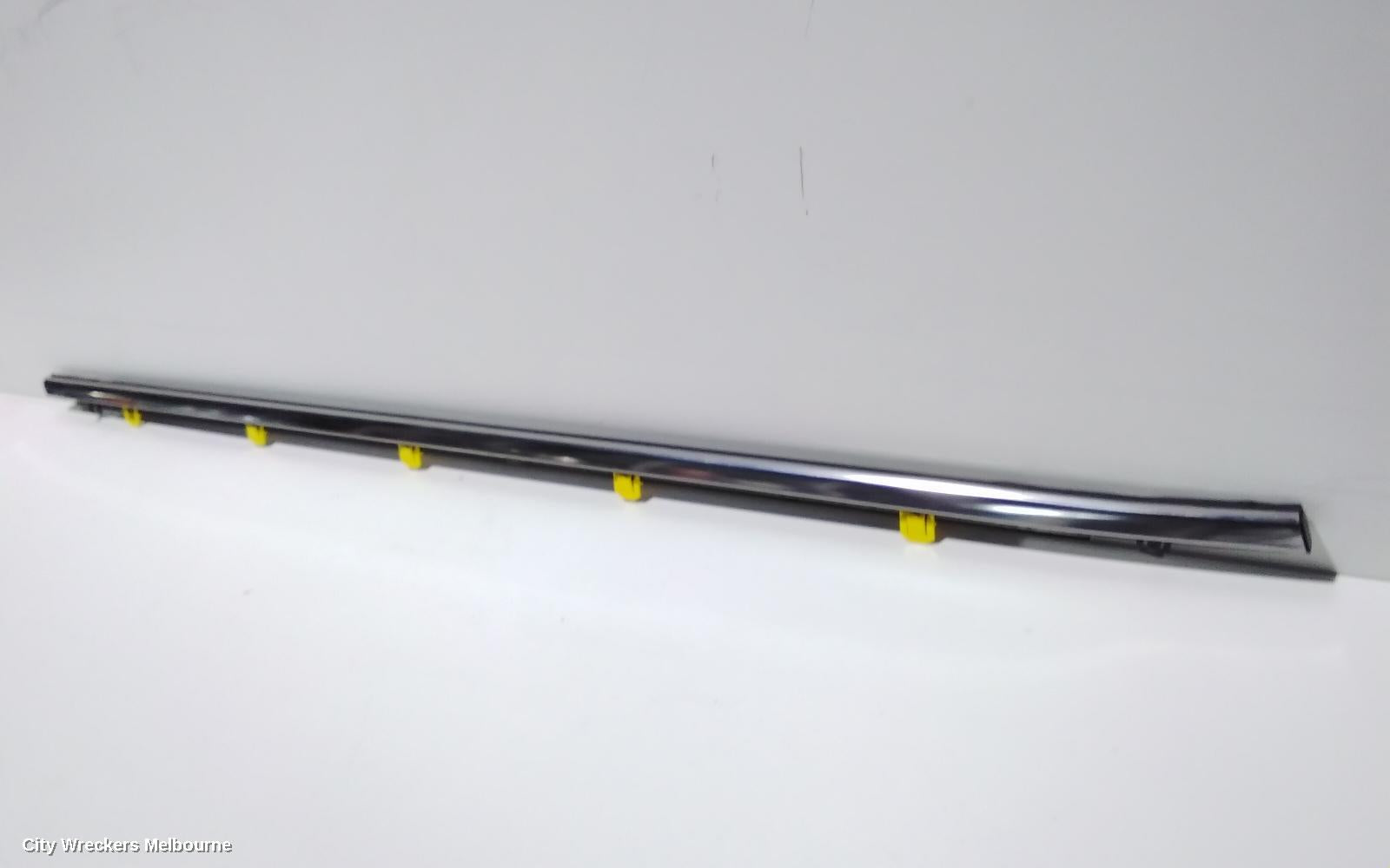 HONDA CRV DOOR MOULD, RHF ~ CHROME DOOR BELT : 87865, RH FRONT, CHROME INSERT TYPE, RW, 05/2017 ONWARDS - Image 2
