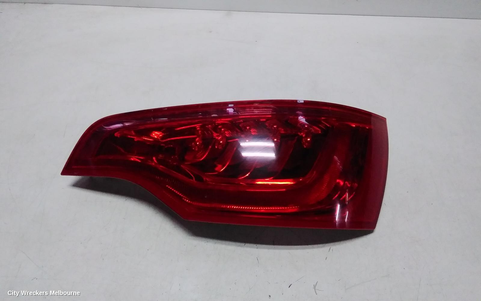 AUDI Q7 RIGHT TAILLIGHT, 4L, IN TAILGATE, 10/2009 - 08/2015 - Image 1
