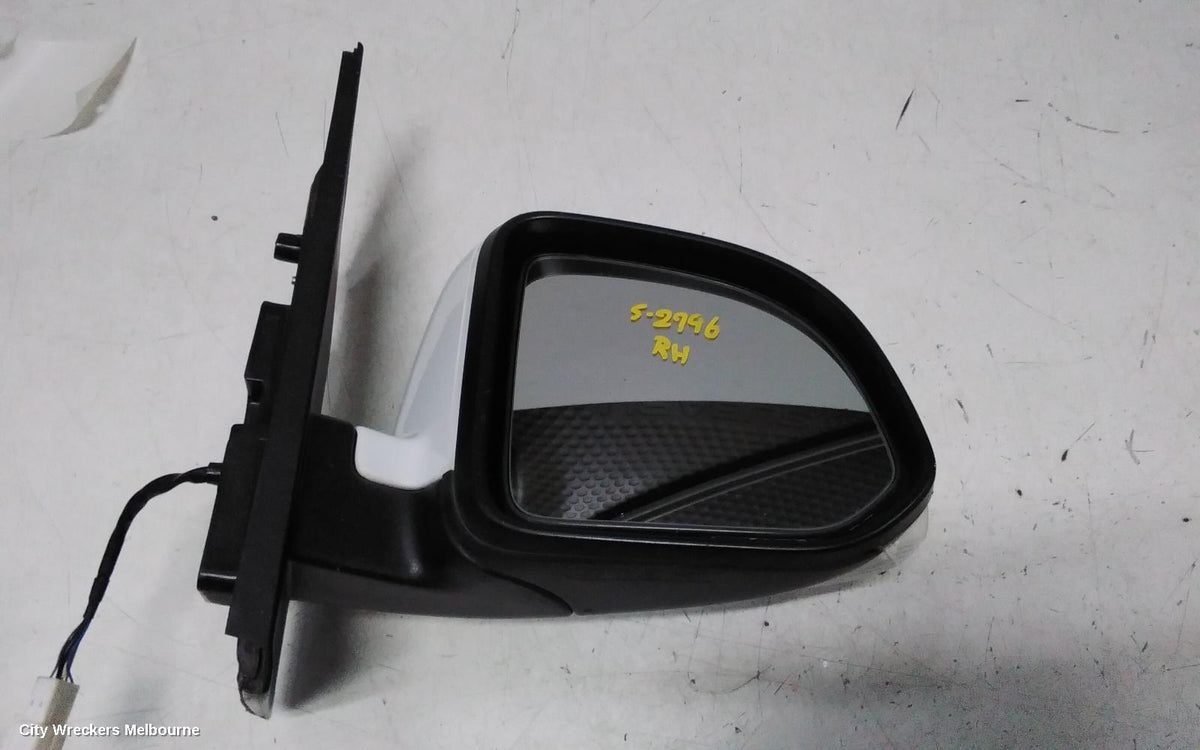 LDV G10 RIGHT DOOR MIRROR, SV7A, WAGON, COLOUR CODED, NON CAMERA TYPE, 04/2015 - 08/2022 - Image 1