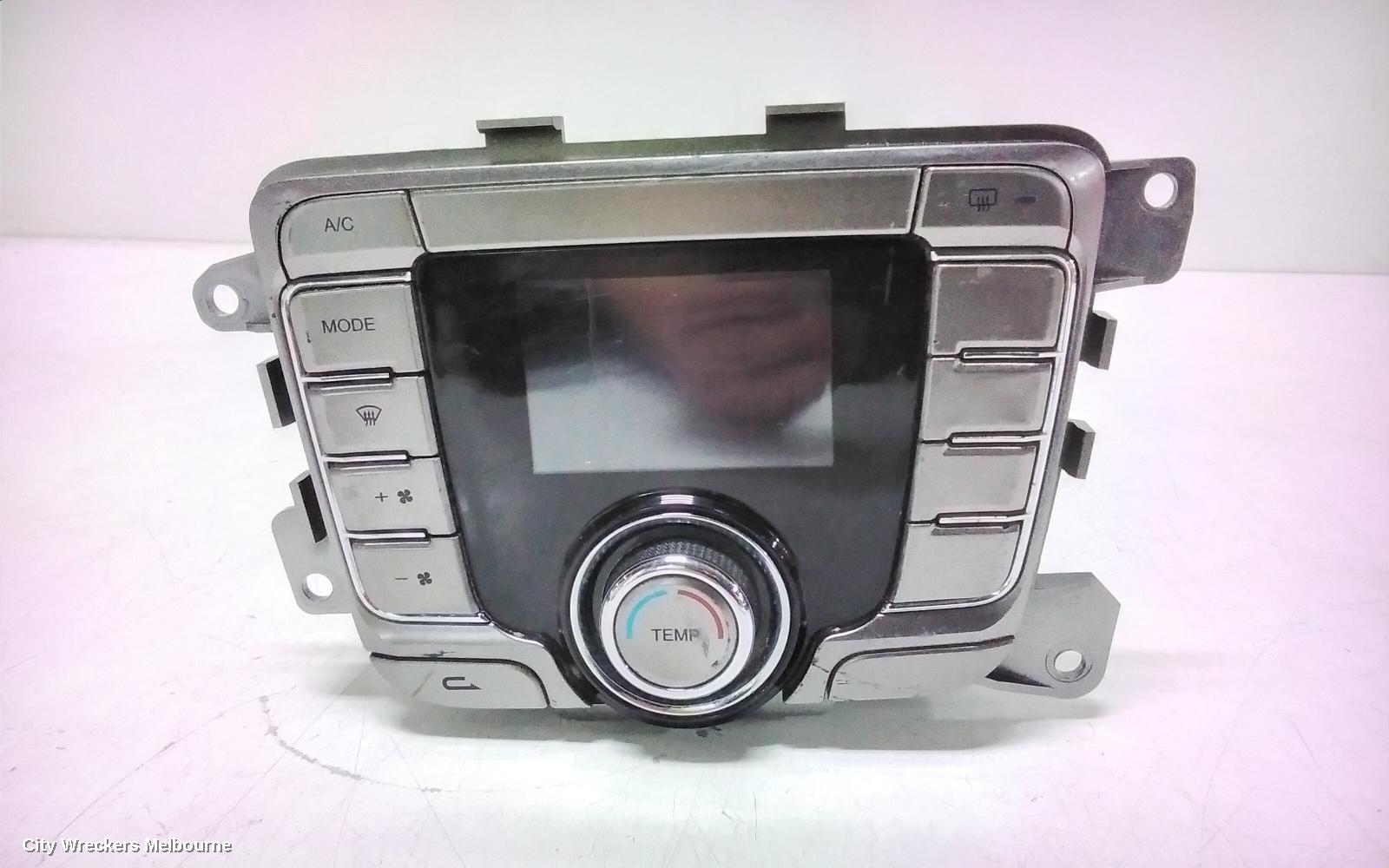 LDV G10 HEATER/AC CONTROLS, (G10) SV7C, CLIMATE CONTROL, NON REAR CONTROL BUTTON TYPE, VAN, 04/2015 ONWARDS - Image 1