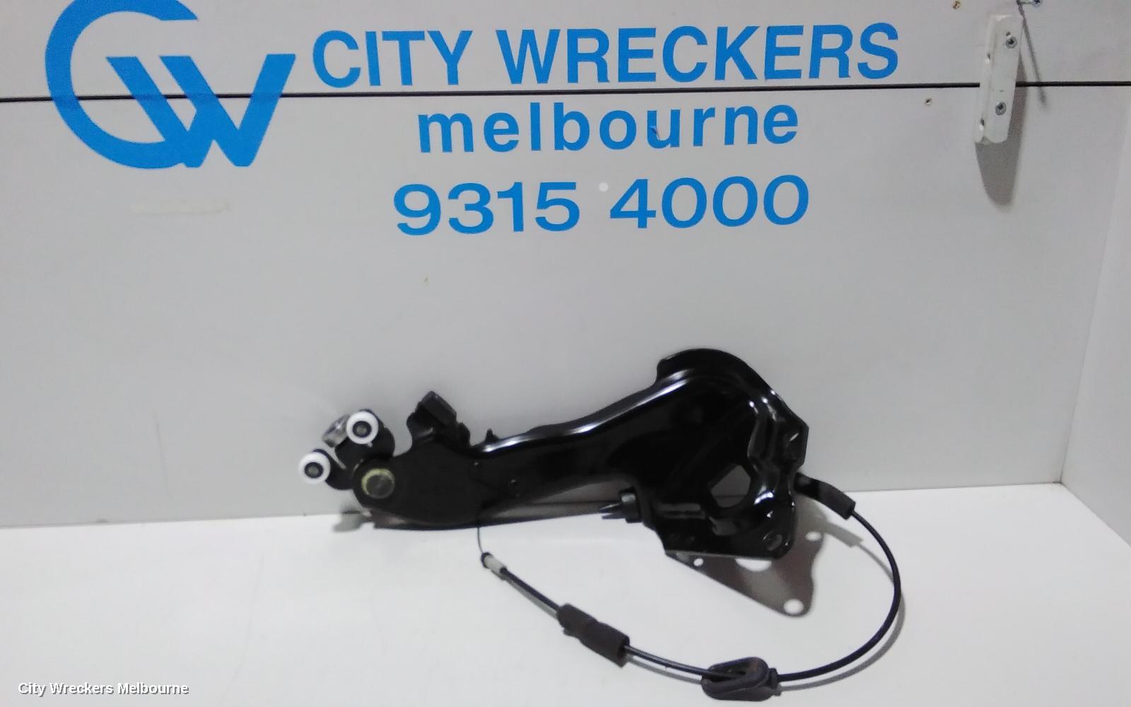 HONDA ODYSSEY, RC1, 02/2014 - 03/2022, RHR LOWER DOOR ROLLER: 85883 - Image 1
