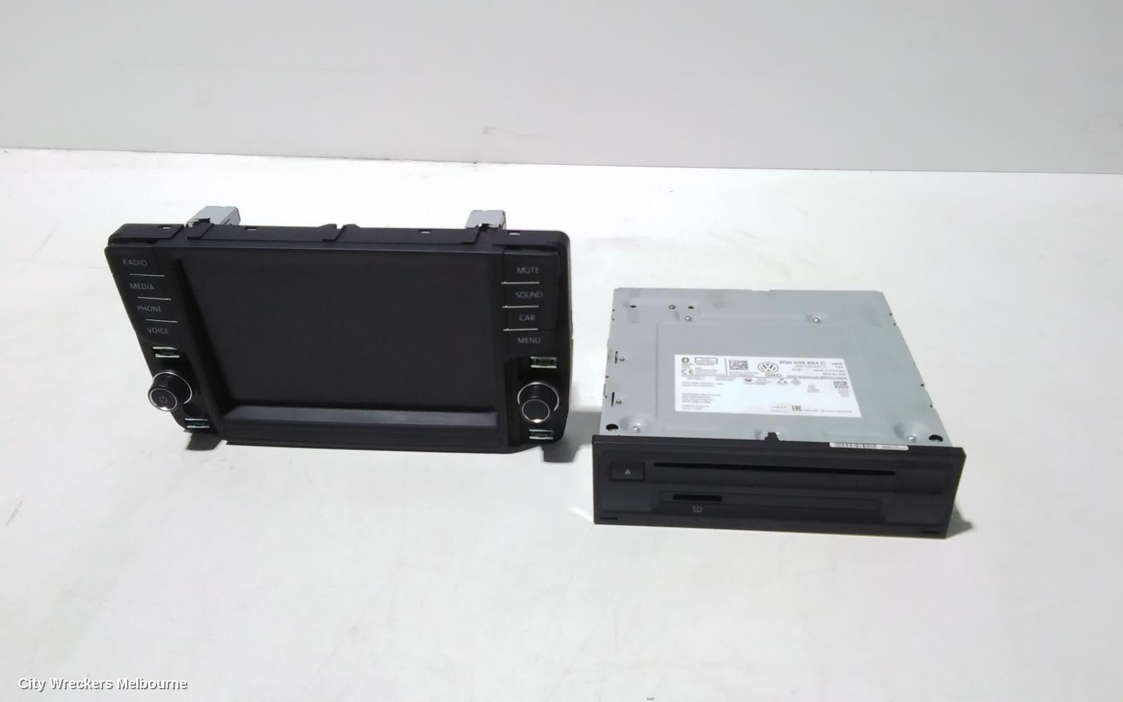 VOLKSWAGEN CRAFTER RADIO/CD/DVD/SAT/TV, DISPLAY UNIT, 8IN, TOUCHSCREEN, SY1, 08/2017 ONWARDS - Image 1