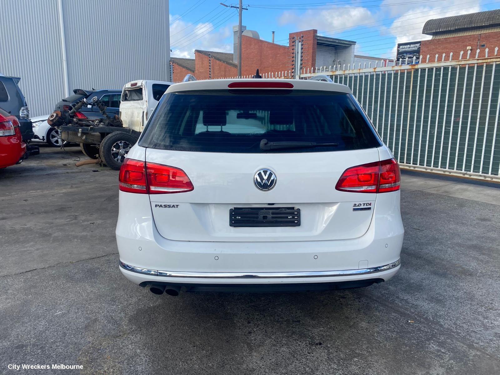 VOLKSWAGEN PASSAT LEFT FRONT DOOR, 3C/MK6 B7, ALLTRACK/SEDAN/WAGON, 09/2010 - 05/2015 - Image 1