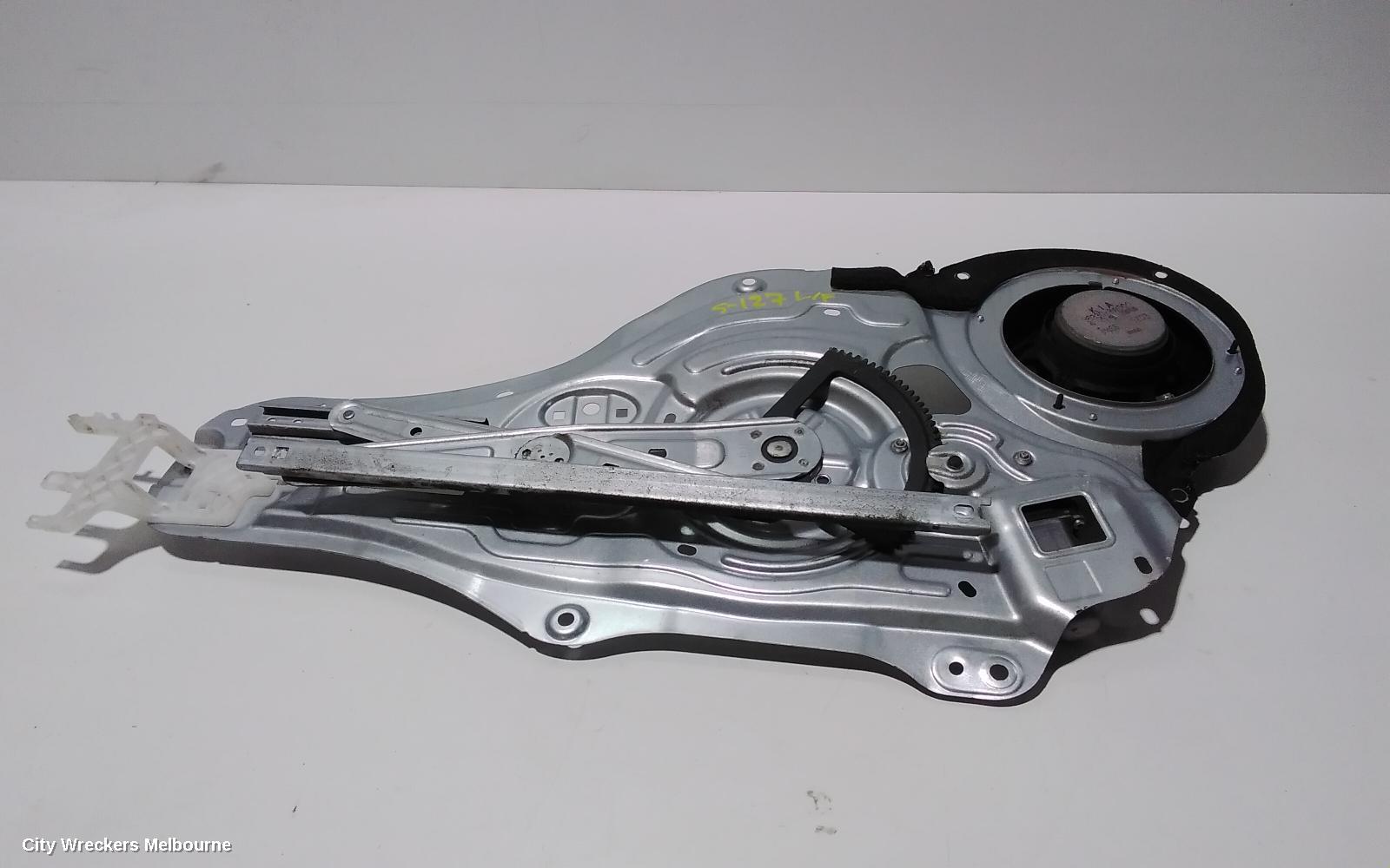 KIA SPORTAGE LEFT FRONT WINDOW REG/MOTOR, SL, DOOR REG & MOTOR ASSY, 05/2010 - 10/2015 - Image 1