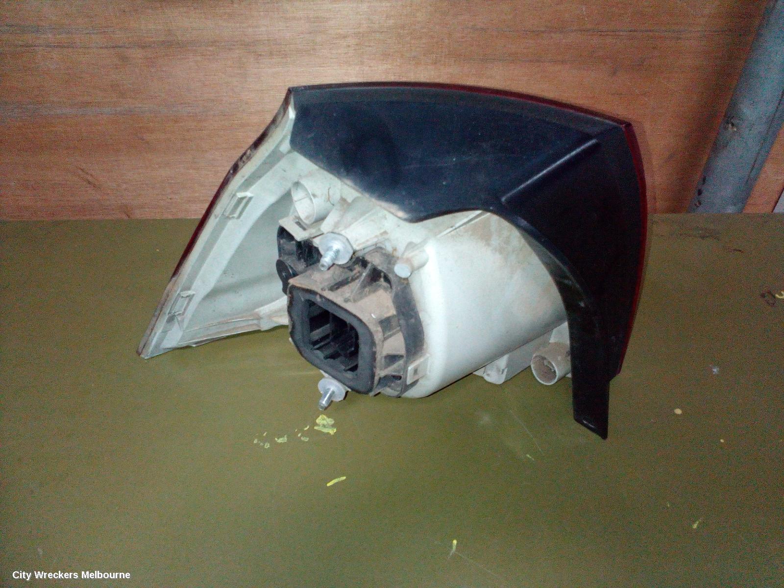 VOLKSWAGEN GOLF LEFT TAILLIGHT, GEN 5, HATCH, NON TINTED TYPE, 07/2004 - 02/2009 - Image 2