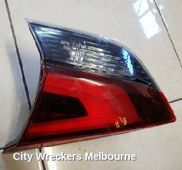 NISSAN XTRAIL REAR GARNISH, TAILGATE LAMP (RH SIDE), T32, 02/2014 - 01/2017 - Image 3