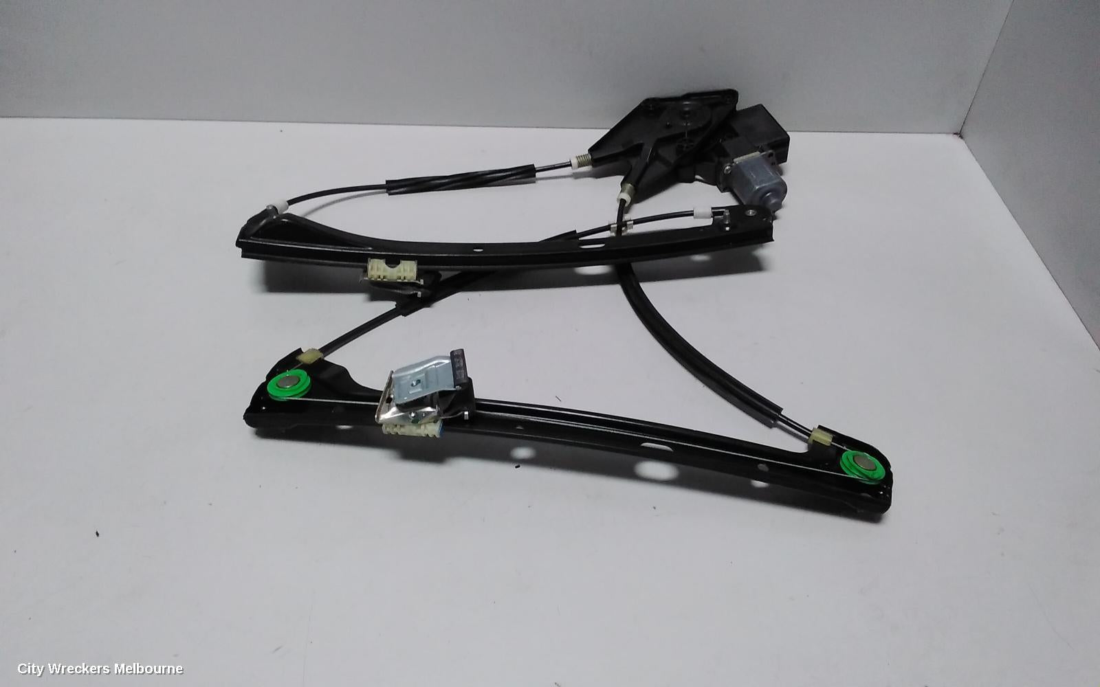 VOLKSWAGEN POLO LEFT FRONT WINDOW REG/MOTOR, 6R, POWER, 5DR HATCH, 05/2014 - 09/2017 - Image 1