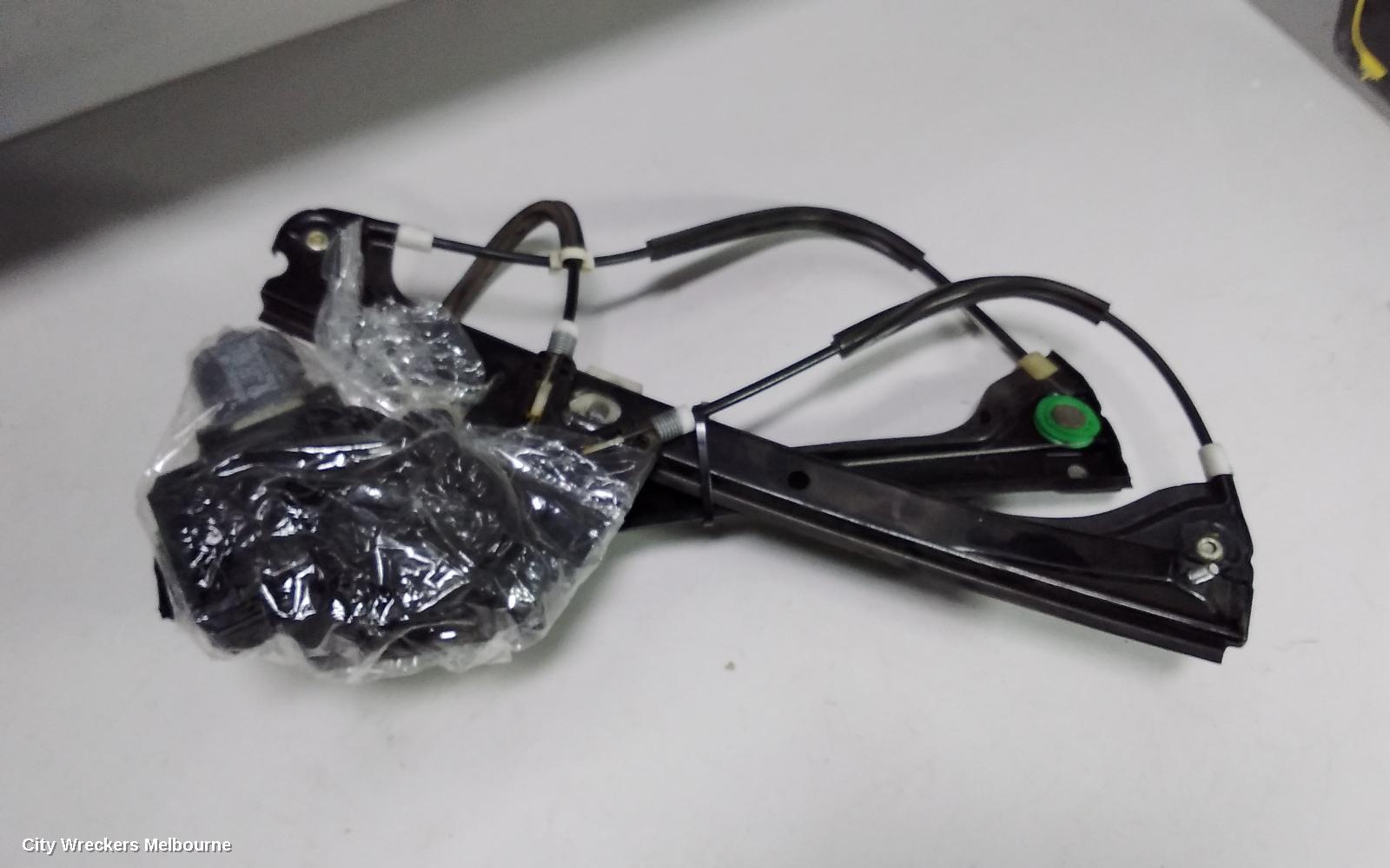 VOLKSWAGEN POLO RIGHT FRONT WINDOW REG/MOTOR, 6R, POWER, 5DR HATCH, 05/2010 - 05/2014 - Image 1