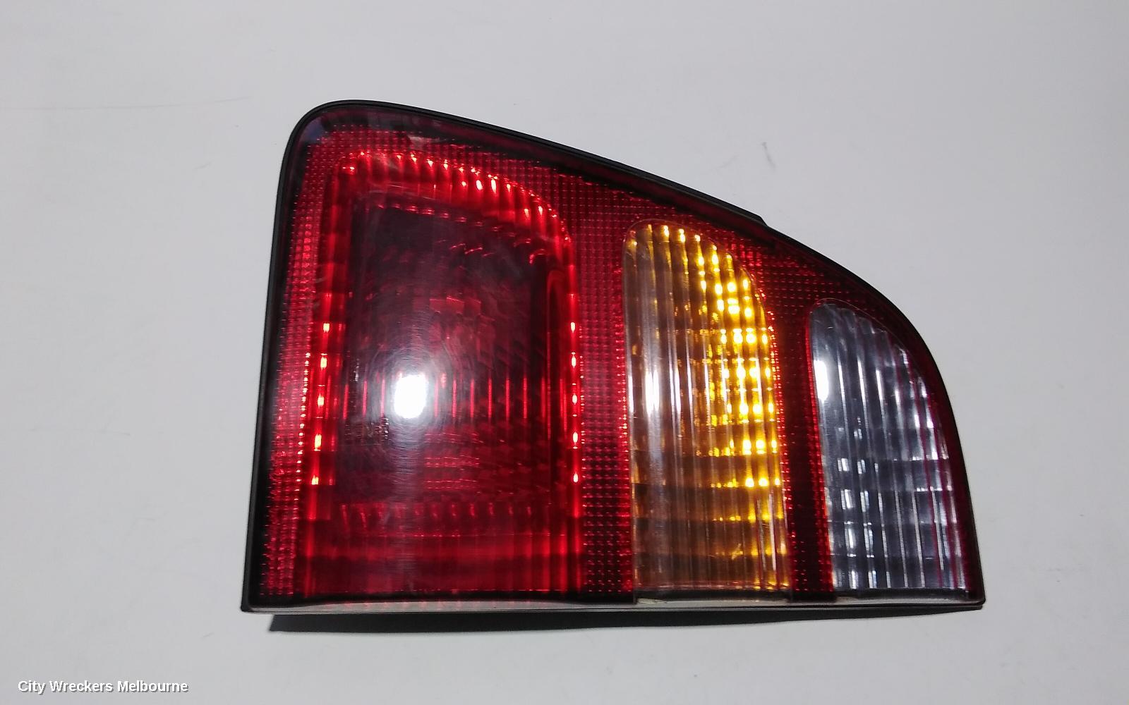 TOYOTA LANDCRUISER REAR GARNISH, 100 SERIES, TAILGATE LAMP (RH SIDE), 01/1998 - 08/2002 - Image 2
