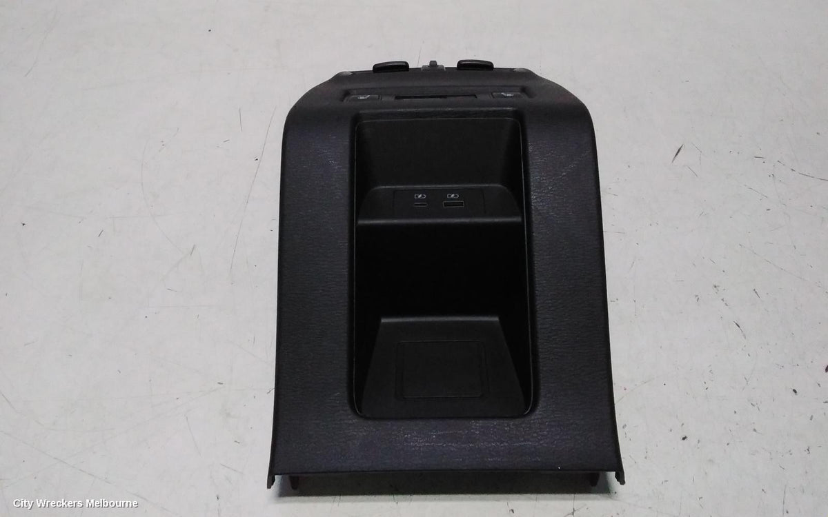 MITSUBISHI OUTLANDER, ZM, 08/2021 ONWARDS, REAR CONSOL AIRVENT WITH REAR SEAT WARMER SWITCH: 147943 - Image 3