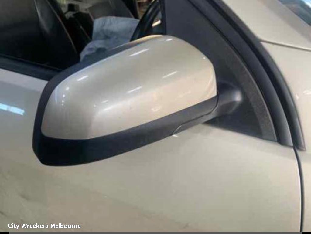 HOLDEN COMMODORE RIGHT DOOR MIRROR, VE, NON HEATED & NON PUDDLE LAMP TYPE, 08/2006 - 04/2013 - Image 1