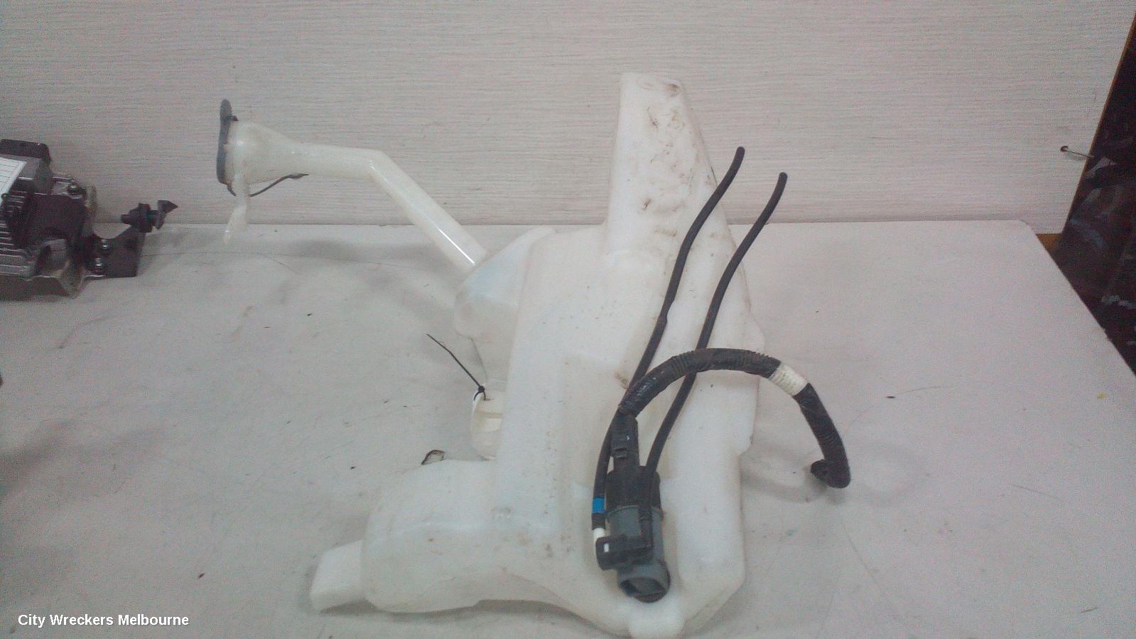 NISSAN QASHQAI WASHER BOTTLE, J11, 12/2013 - 07/2021 - Image 2