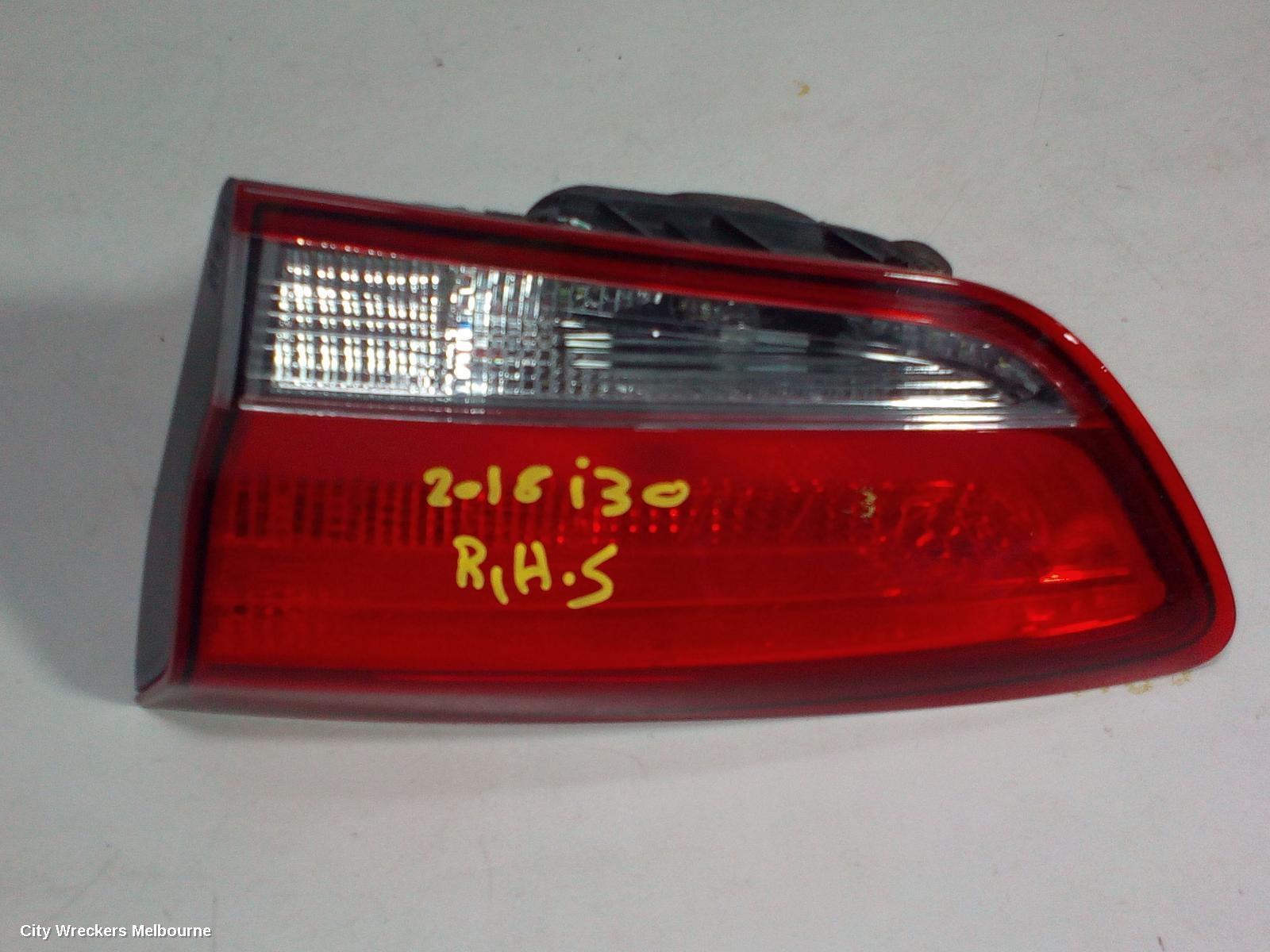 HYUNDAI I30 REAR GARNISH, TAILGATE LAMP (RH SIDE), STANDARD, NON LED TYPE, PD, 03/2017 - 07/2020 - Image 1