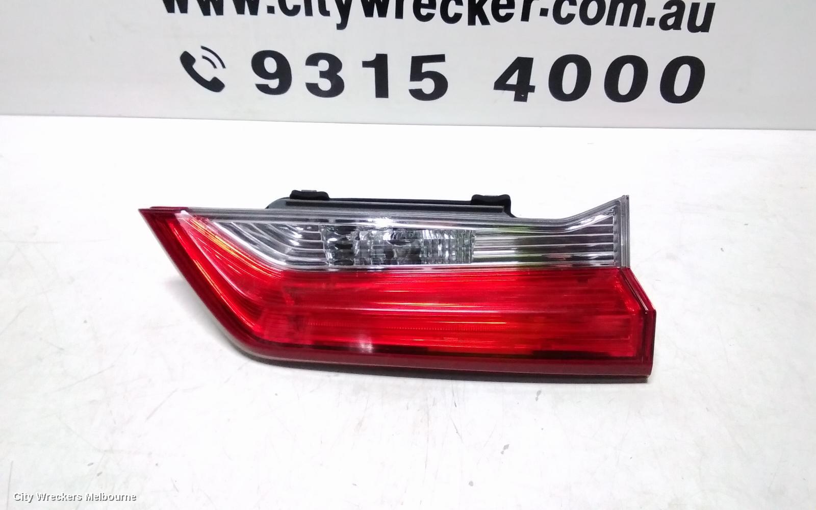 HONDA CRV REAR GARNISH, TAILGATE LAMP (RH SIDE), RW, 05/2017 - 06/2019 - Image 2