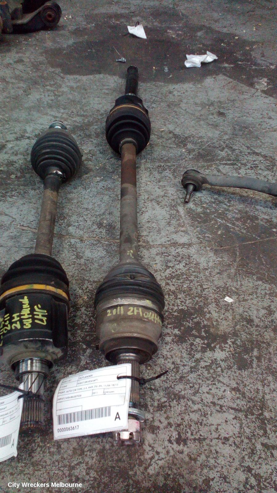 MITSUBISHI OUTLANDER RIGHT DRIVESHAFT, FRONT, AUTO T/M TYPE, 2.4, 4WD, ZG-ZH, 11/2006 - 10/2012 - Image 1