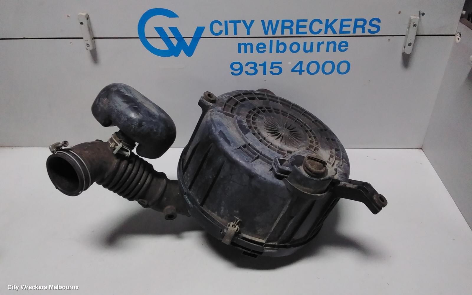 TOYOTA HILUX AIR CLEANER/BOX, AIR CLEANER, 2.7, PETROL, 03/2005 - 08/2015 - Image 1