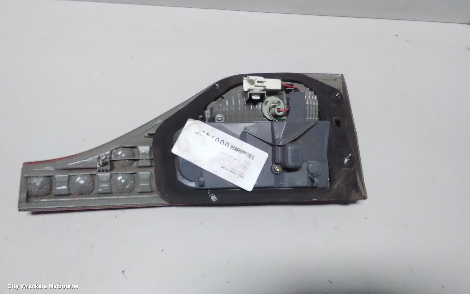 TOYOTA TARAGO REAR GARNISH, TAILGATE LAMP (RH SIDE), ACR50R, 03/2006 - 12/2008 - Image 3