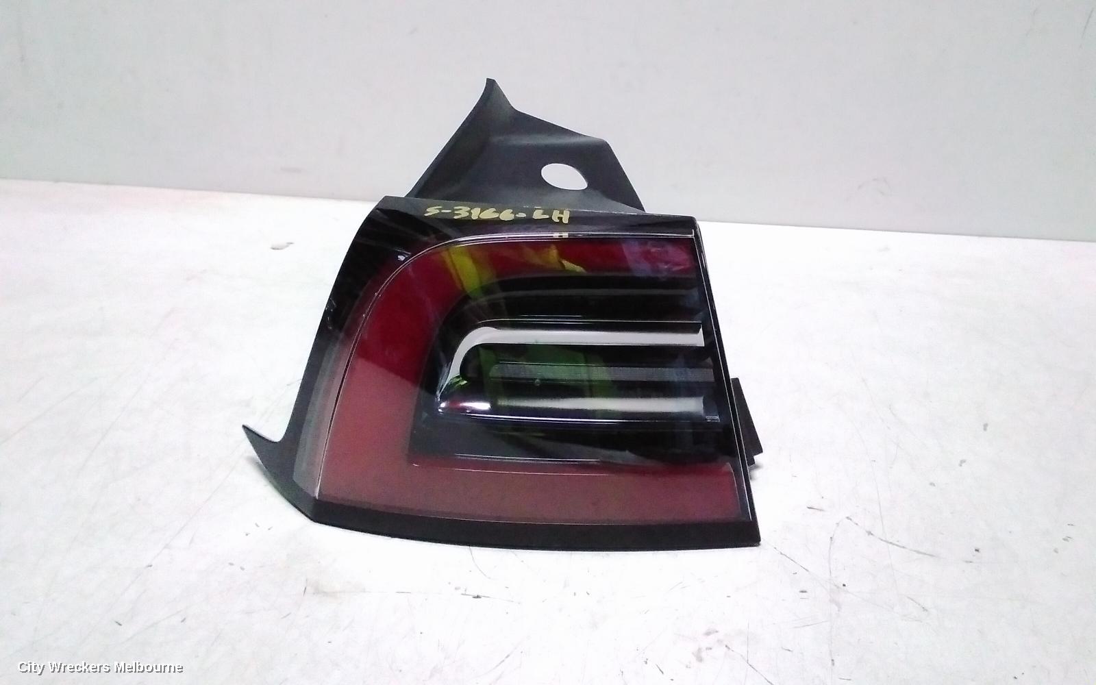 TESLA MODEL Y LEFT TAILLIGHT, 1ST GEN, IN BODY, 03/2022 ONWARDS - Image 2