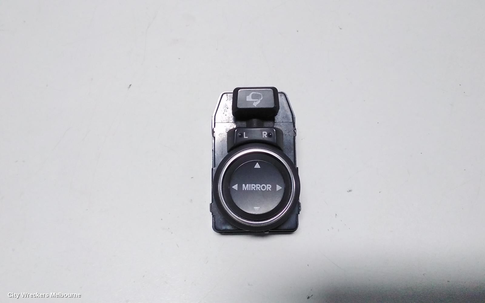 HYUNDAI ILOAD/IMAX, TQ, 11/2007 - 03/2021, GENUINE 2012 HYUNDAI ILOAD VAN 2.5L DIESEL MIRROR SWITCH 202006586 POWER FOLDING TYPE: 71930 - Image 1