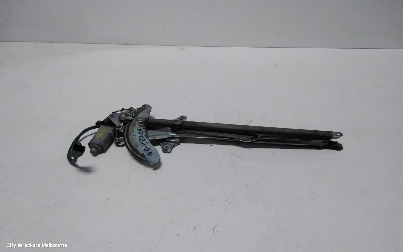 TOYOTA TARAGO RIGHT FRONT WINDOW REG/MOTOR, ACR30, POWER, 06/2000 - 02/2006 - Image 1