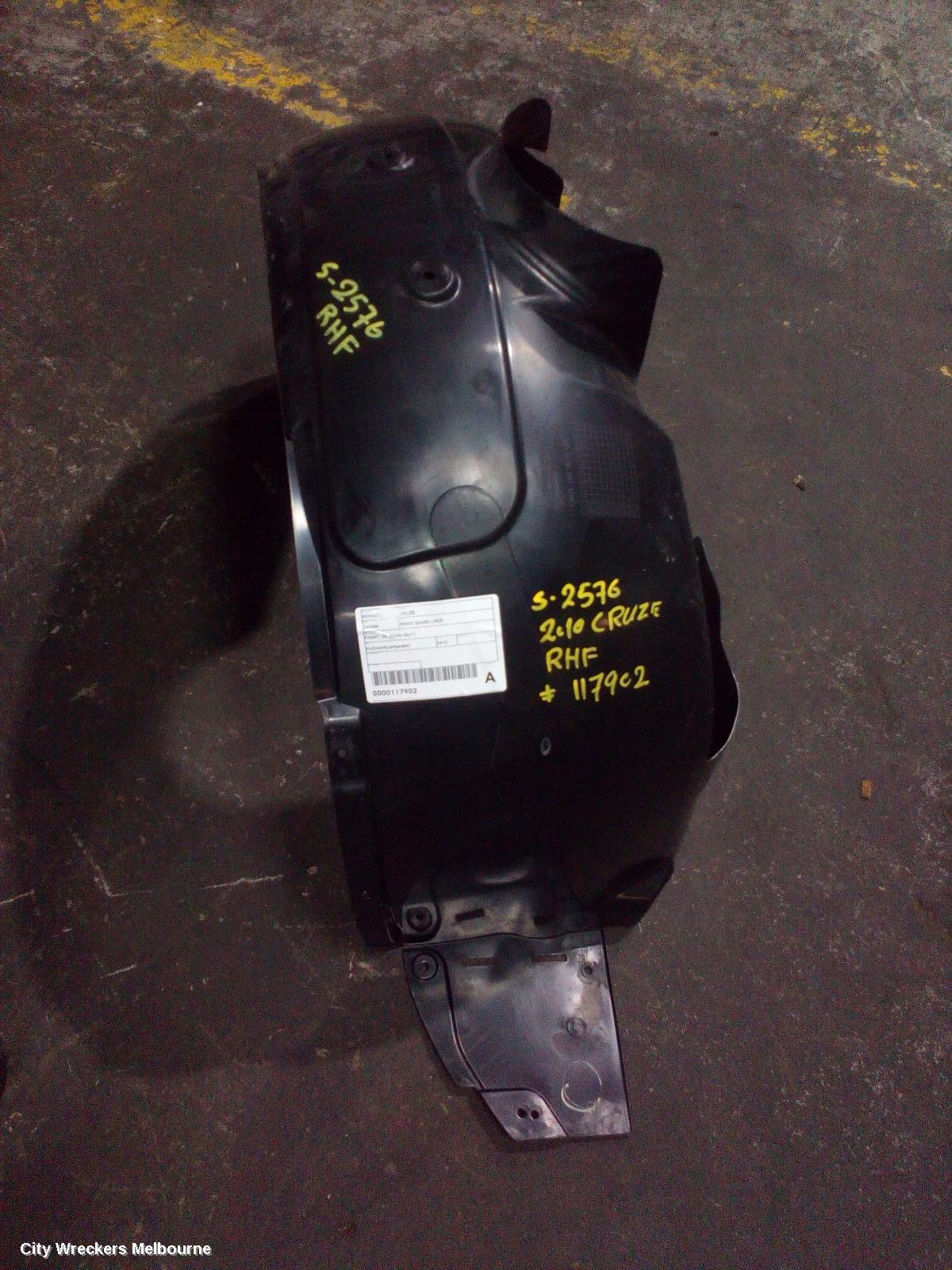 HOLDEN CRUZE RIGHT GUARD LINER, FRONT, JG, 03/2009 - 02/2011 - Image 2