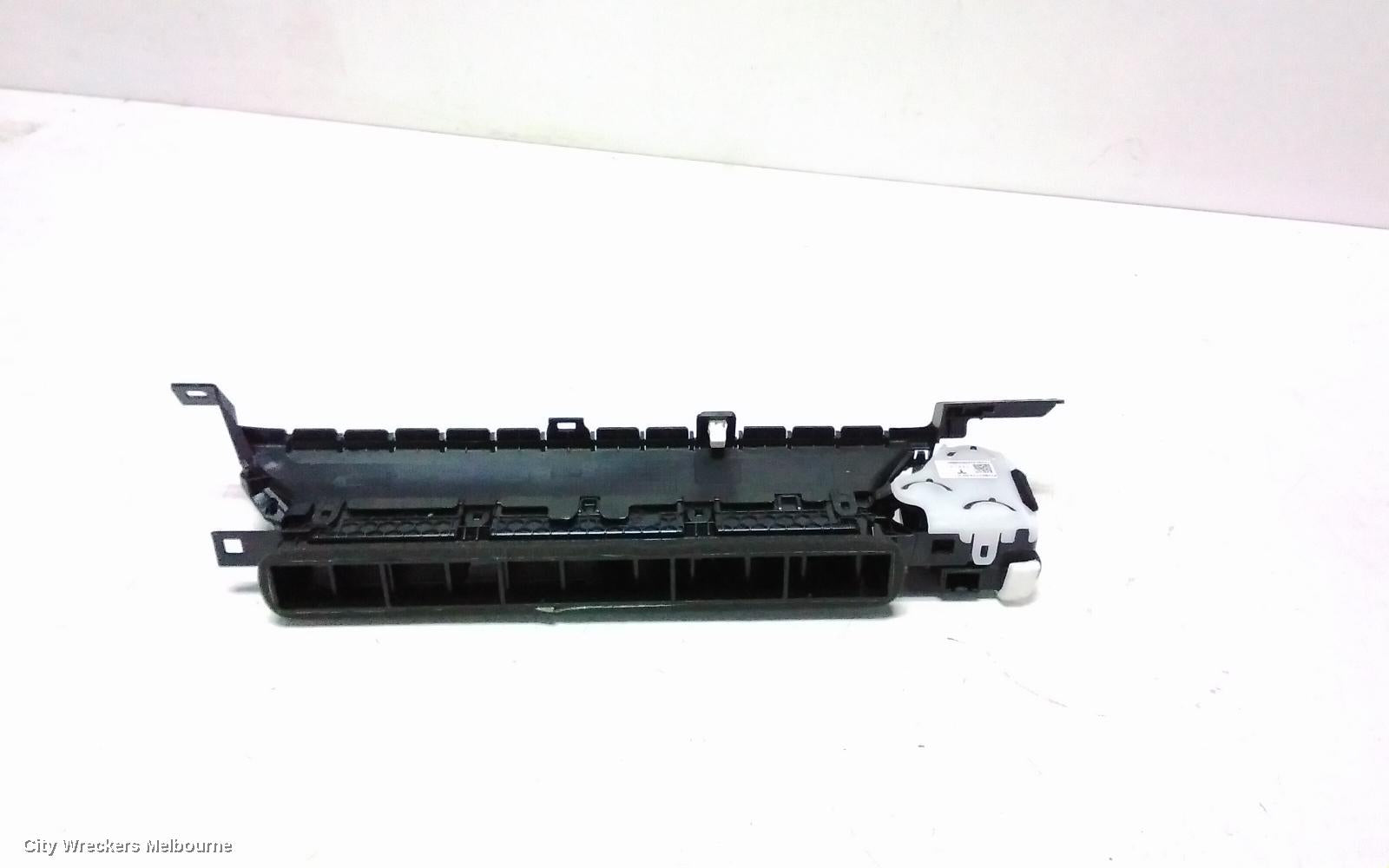 TESLA MODEL 3, 1ST GEN, 06/2019 ONWARDS, DASH AIRVENT P-1807773-00-A: 121567 - Image 2