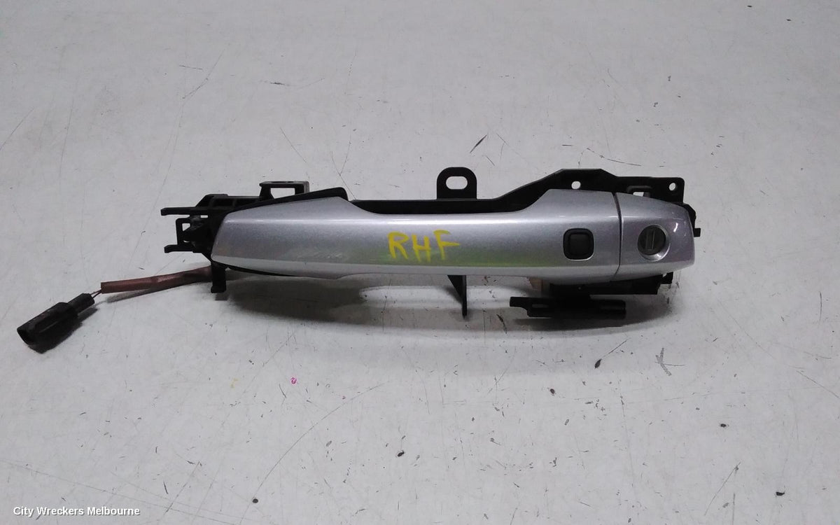 MITSUBISHI OUTLANDER DOOR HANDLE, RH FRONT, OUTER, W/ KEYLESS TYPE, ZM, 08/2021 ONWARDS - Image 1