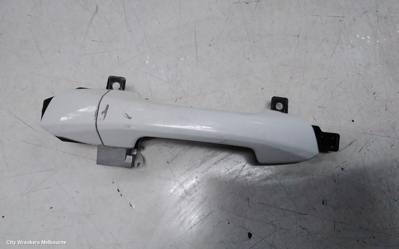 LDV T60 DOOR HANDLE, LH FRONT, OUTER, NON KEYLESS ENTRY TYPE, COLOUR CODED, SK8C, 07/2017 ONWARDS - Image 1