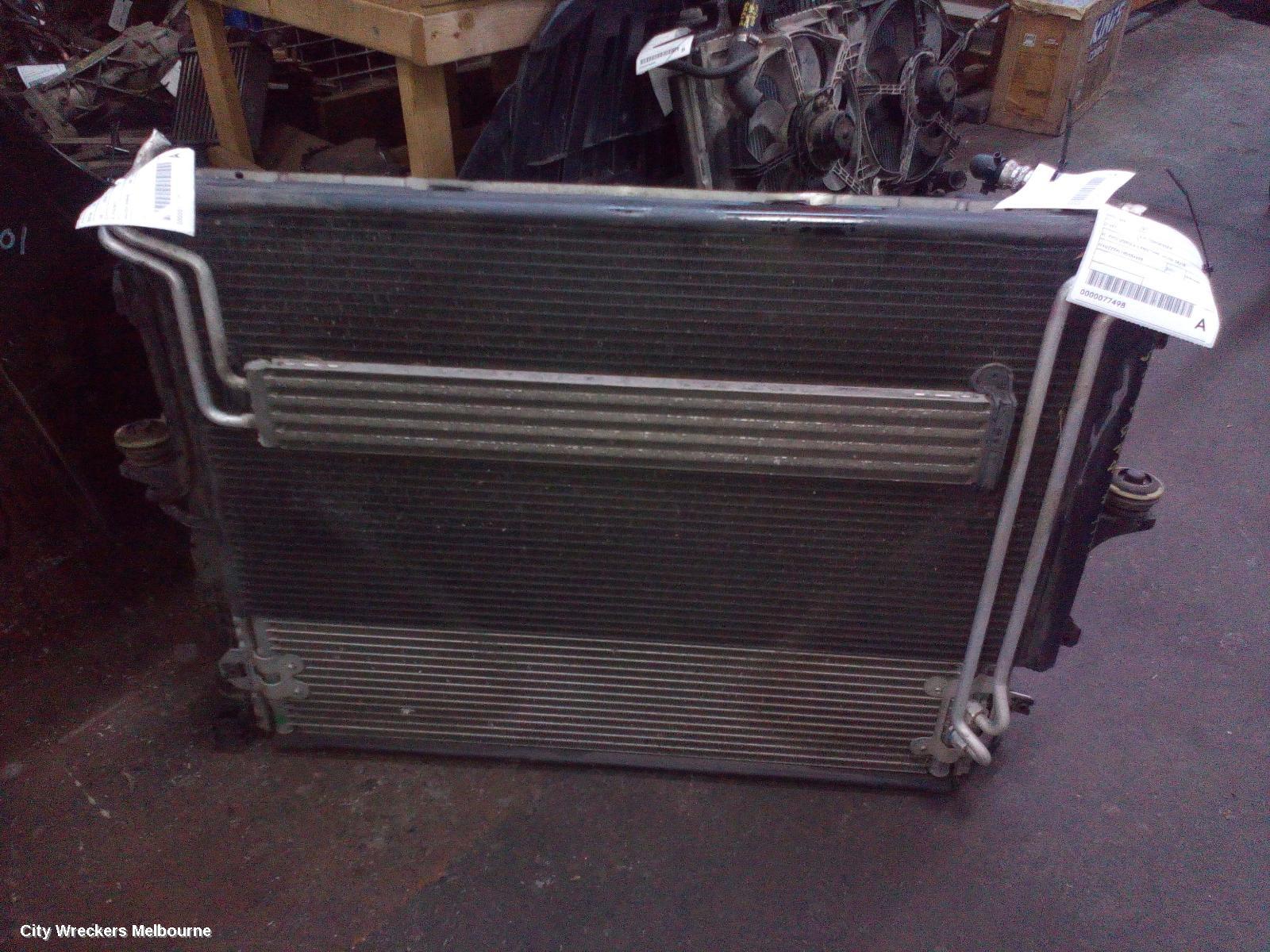 AUDI Q7 RADIATOR, AUTO, 4L, 09/2006 - 08/2015 - Image 1