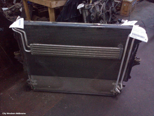 AUDI Q7 RADIATOR, AUTO, 4L, 09/2006 - 08/2015 - Image 1