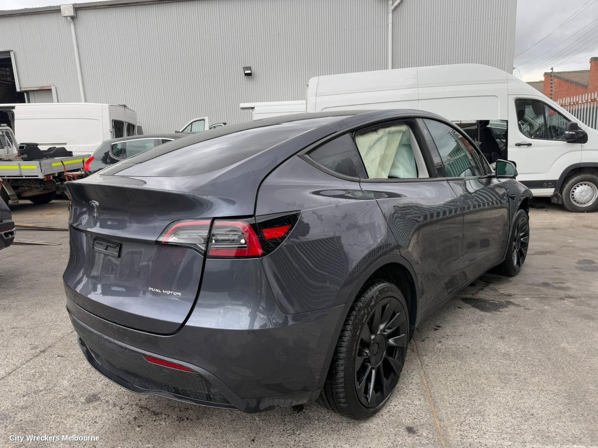 TESLA MODEL Y LEFT GUARD, 1ST GEN, 03/2022 ONWARDS - Image 2