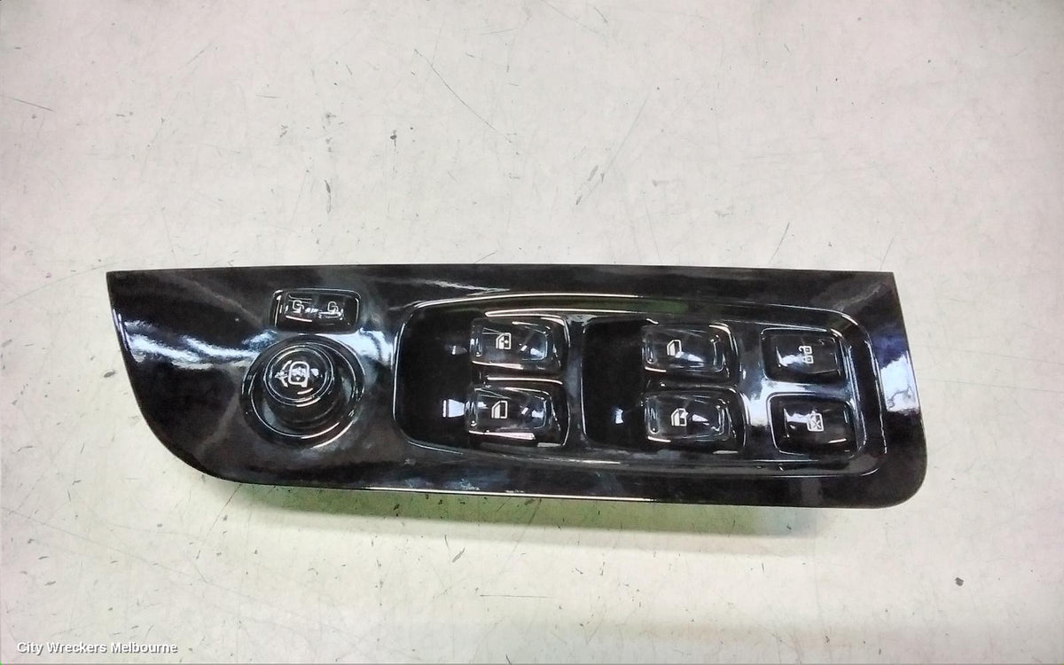 MAHINDRA XUV700 PWR DR WIND SWITCH, W601, RH FRONT (MASTER), 01/2023 ONWARDS - Image 1