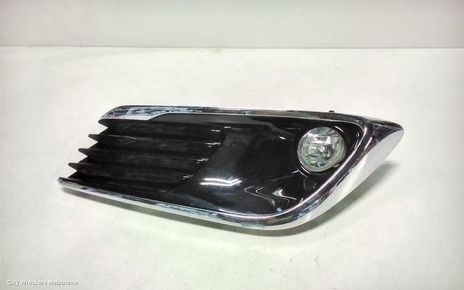 TOYOTA COROLLA RIGHT INDICATOR/FOG/SIDE, BUMPER FOGLAMP, ZRE182R/ZWE186R, HATCH, 03/2015 - 06/2018 - Image 1