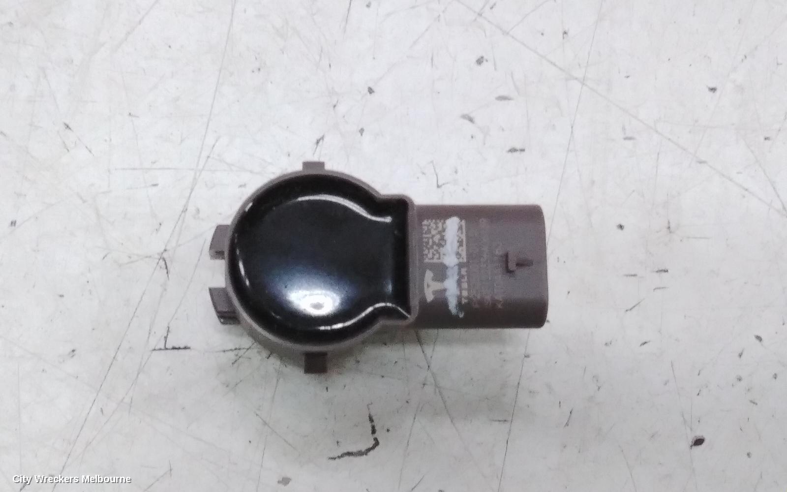 TESLA MODEL Y, 1ST GEN, 03/2022 ONWARDS, FRONT BAR CRASH SENSOR: 138233 - Image 2