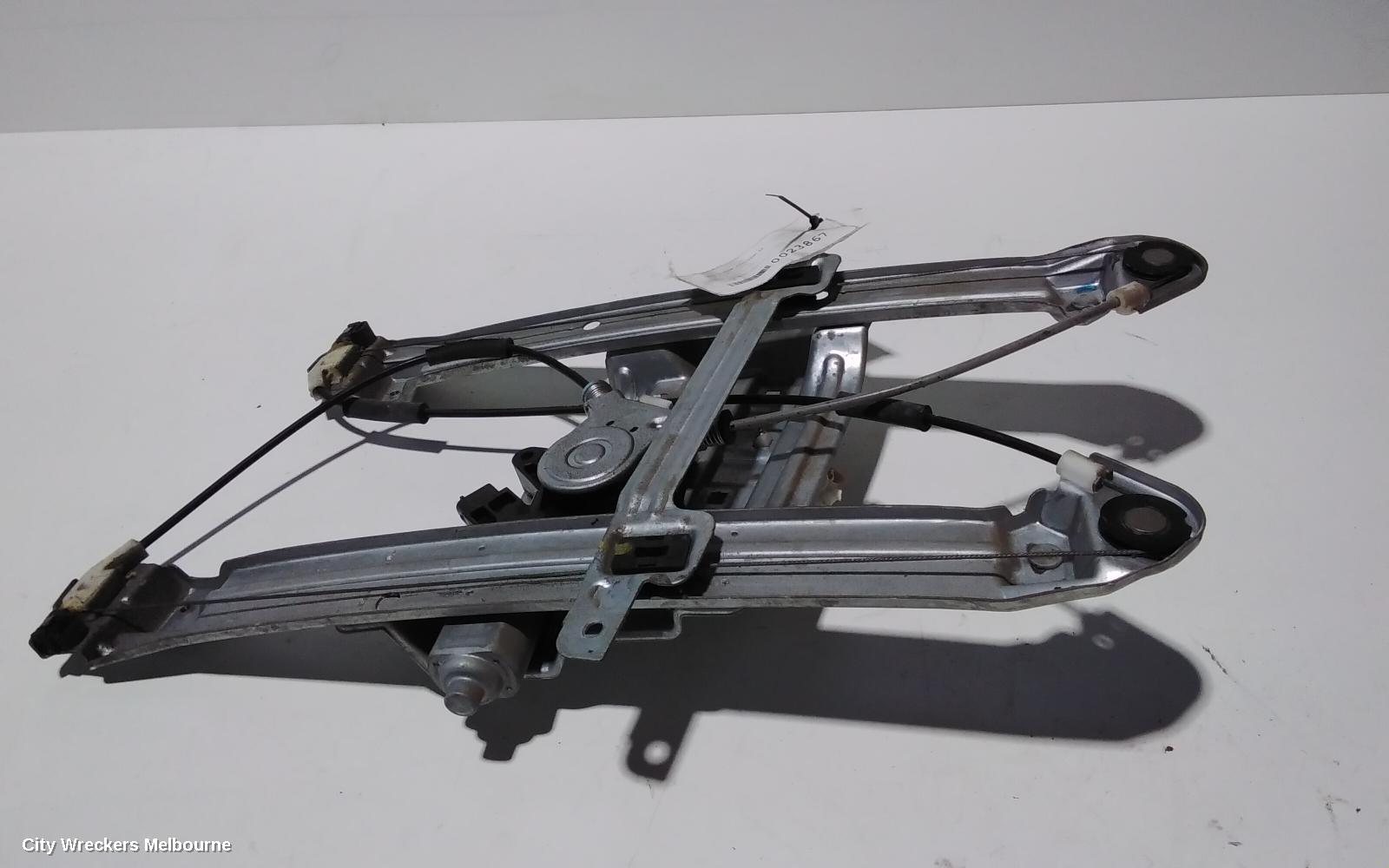 MITSUBISHI 380 RIGHT FRONT WINDOW REG/MOTOR, DB, ELECTRIC, 09/2005 - 03/2008 - Image 1