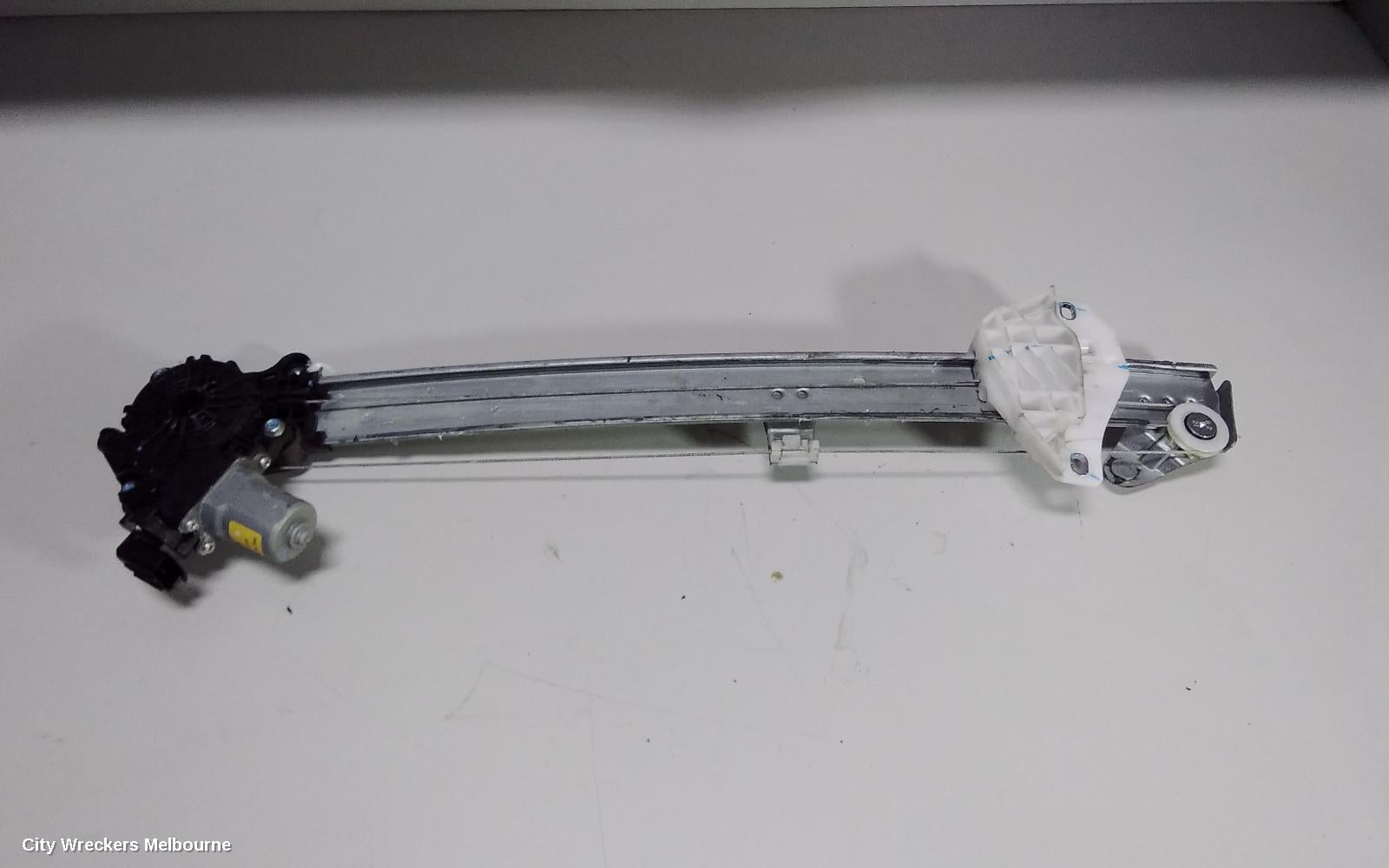 HONDA CRV RIGHT FRONT WINDOW REG/MOTOR, RW, 05/2017 - 08/2023 - Image 1