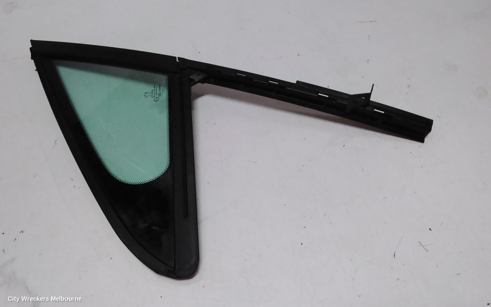 PEUGEOT 508 LEFT FRONT 1/4 DOOR GLASS - Image 2
