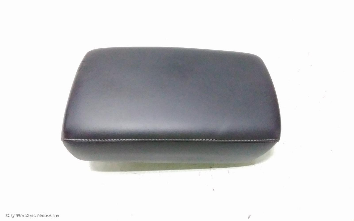 MITSUBISHI OUTLANDER CONSOLE, ZM, CONSOLE LID ONLY, BLACK, 08/2021 ONWARDS - Image 2