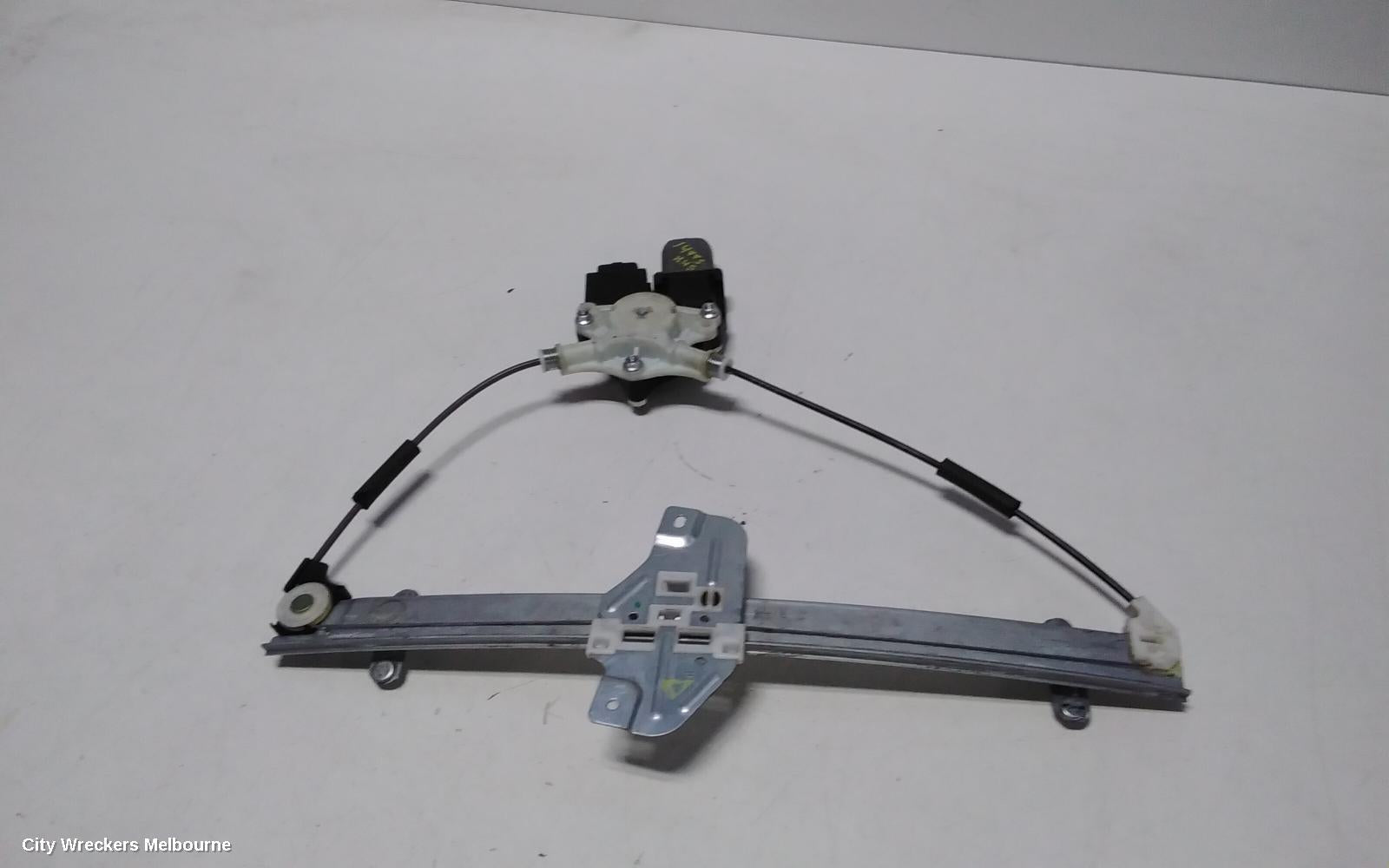 KIA PICANTO RIGHT FRONT WINDOW REG/MOTOR - Image 2