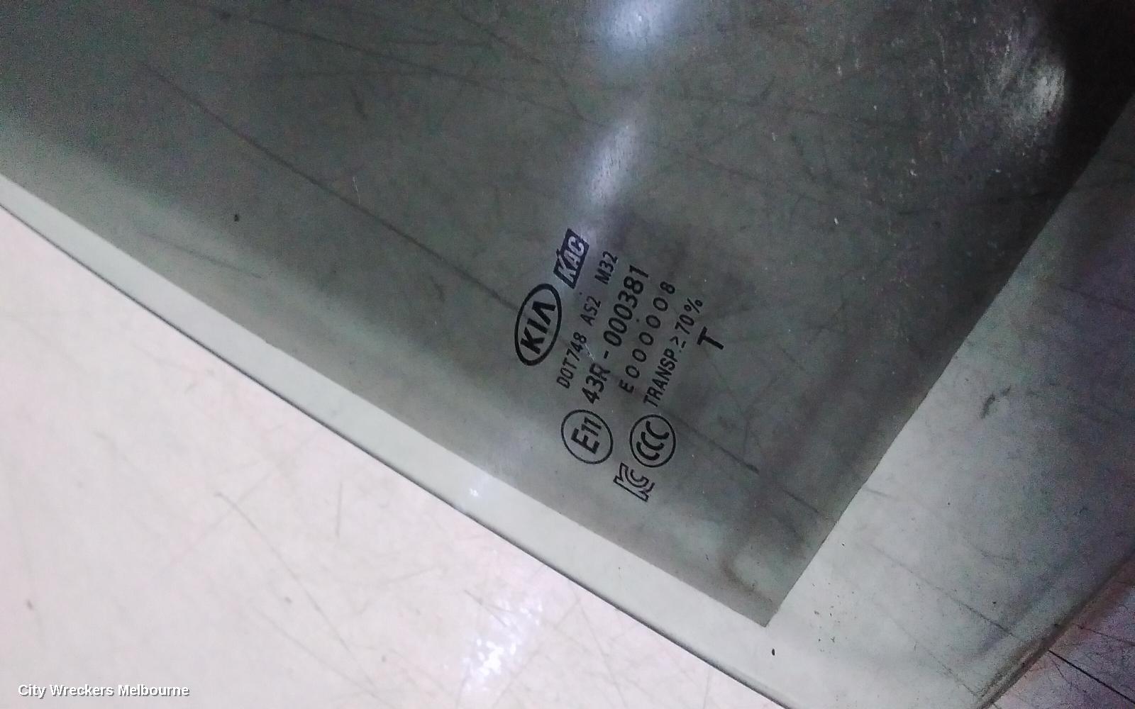 KIA SORENTO RIGHT REAR DOOR WINDOW, UM, 03/2015 - 02/2020 - Image 2