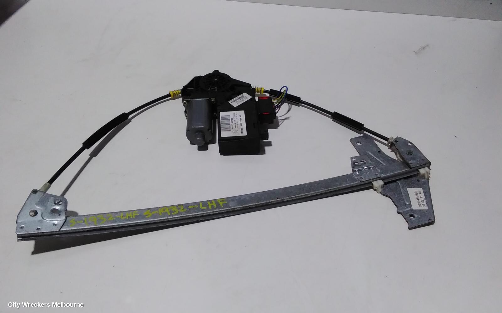 PEUGEOT 307 LEFT FRONT WINDOW REG/MOTOR, T5, POWER, 5DR HATCH, 12/2001 - 09/2005 - Image 1