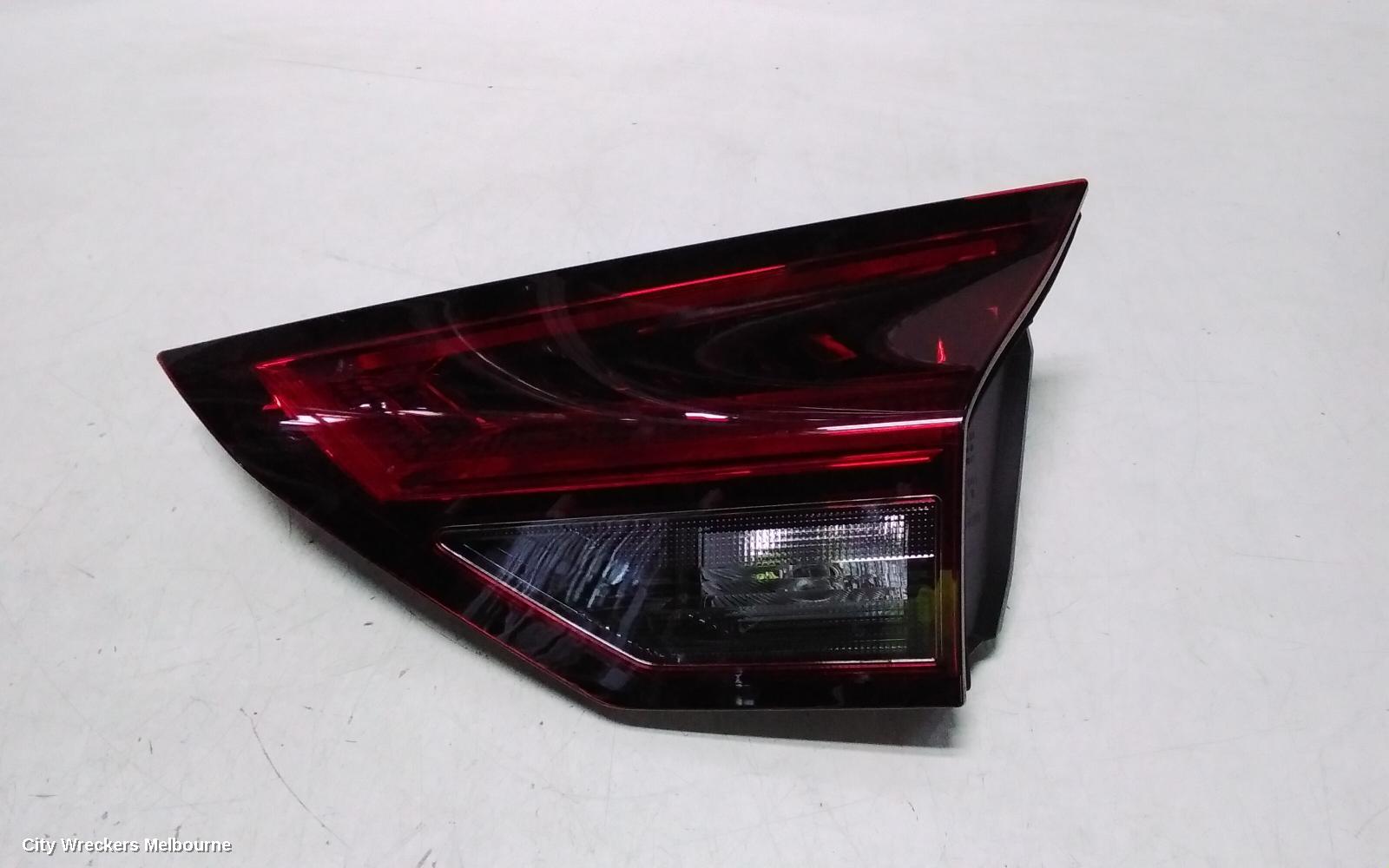 NISSAN XTRAIL REAR GARNISH, TAILGATE LAMP (RH SIDE), T33, 08/2022 ONWARDS - Image 1