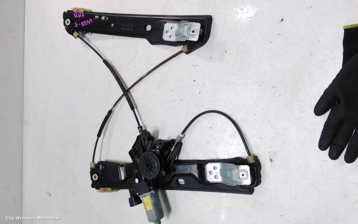LAND ROVER RANGEROVER EVOQUE RIGHT FRONT WINDOW REG/MOTOR, DOOR REG ASSY (REG AND MOTOR), 5DR, L538, 11/2011 - 01/2019 - Image 1