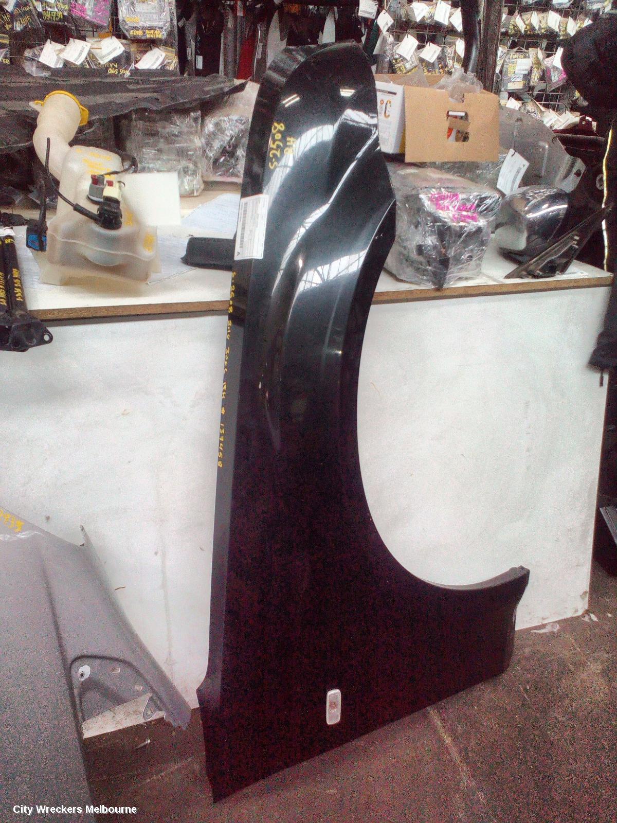 CHRYSLER 300C RIGHT GUARD, STANDARD TYPE, 11/2005 - 12/2011 - Image 2